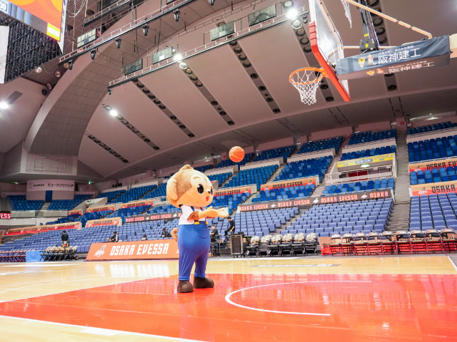 大阪エヴェッサの選手とペンキ―