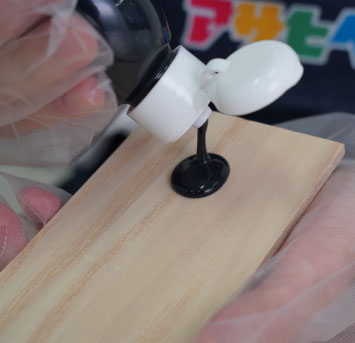 低臭タイプで塗りやすい